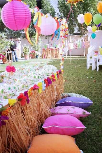 decoração festa tropical com flores
