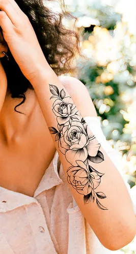 Tatuagens de Flores e Borboletas: Símbolos de Transformação e Harmonia