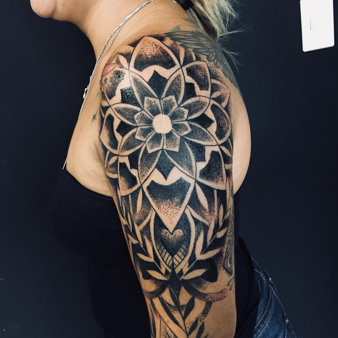 Flores No Braço Tatuagem Feminina