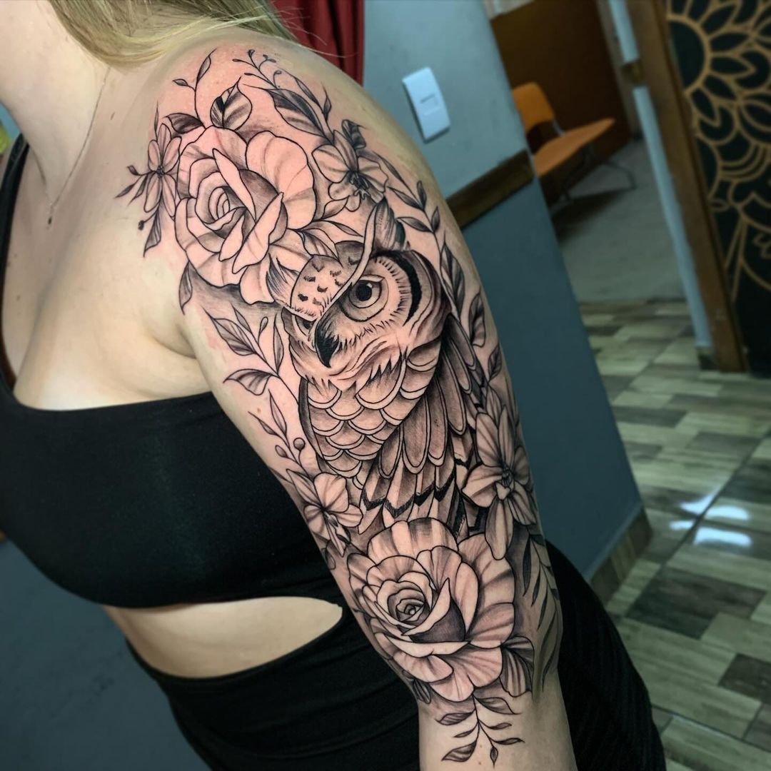 Flores No Braço Tatuagem Feminina