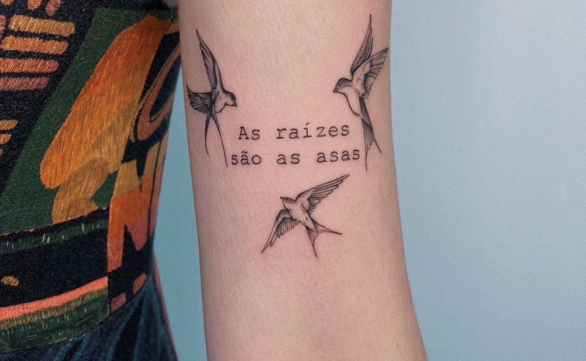 5 ideias de títulos para posts sobre fontes de tatuagem:
1. Descubra as Fontes Perfeitas para Sua Próxima Tatuagem: Um Guia Completo
2. Lettering para Tatuagem: Estilos que Vão Marcar Sua Pele
3. Fontes Góticas e Fine Line: Qual o Estilo Ideal para Você?
4. Como Escolher a Fonte Certa para Tatuagens de Frases
5. Fontes Gratuitas vs. Premium: Onde Encontrar as Melhores Opções