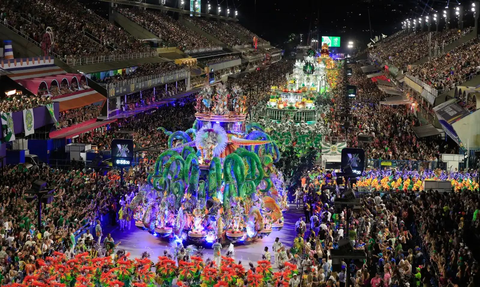 foto carnaval rua ou sambodromo qual melhor