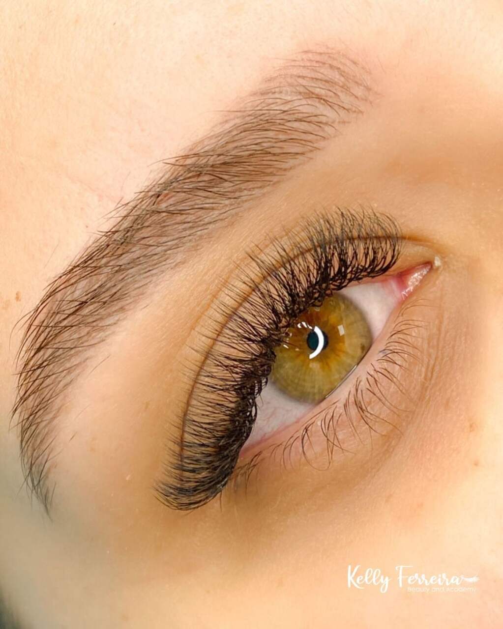 As Melhores Plataformas para Baixar Fotos de Cílios de Alta Qualidade