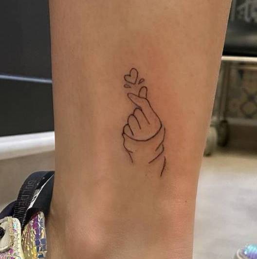 Coração com Asas e Arame Farpado: Simbolismo de Liberdade e Resiliência