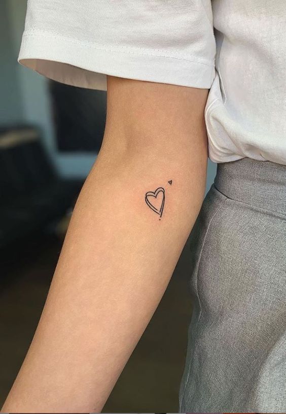 Tatuagem de Coração Minimalista: Ideias Delicadas e Discretas