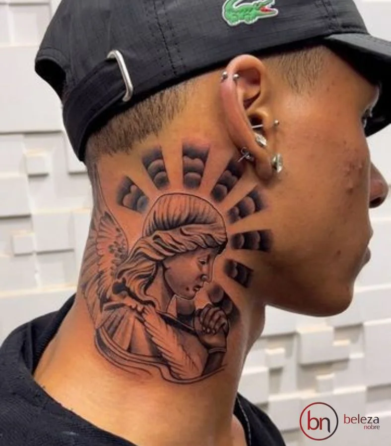 foto de tatuagem no pescoco