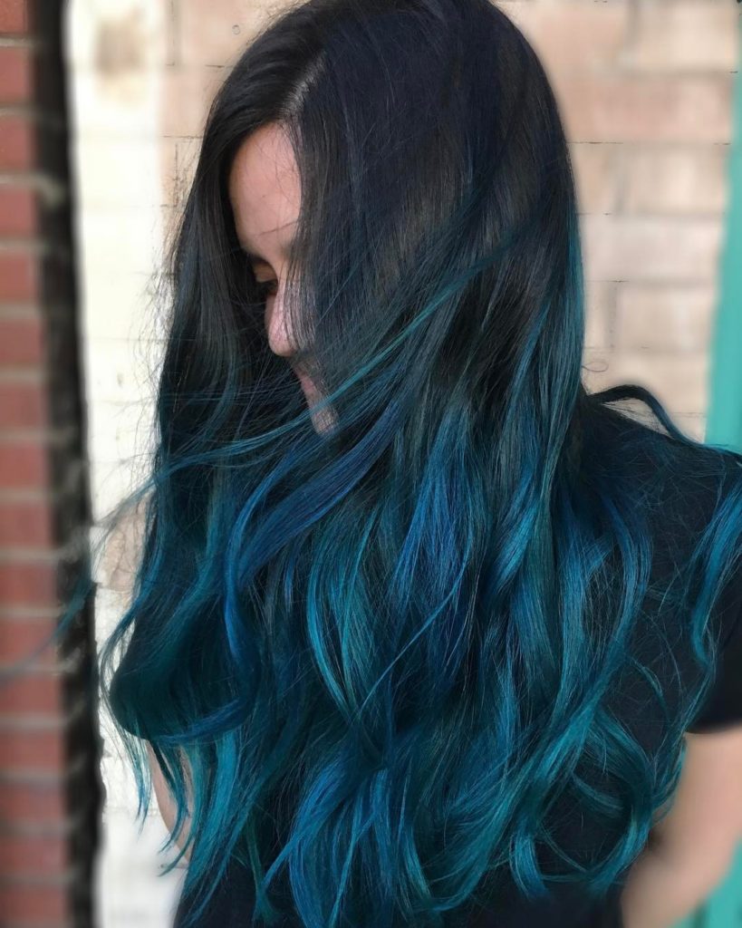 Guia Completo: Como Descolorir o Cabelo para Tons de Azul Perfeitos