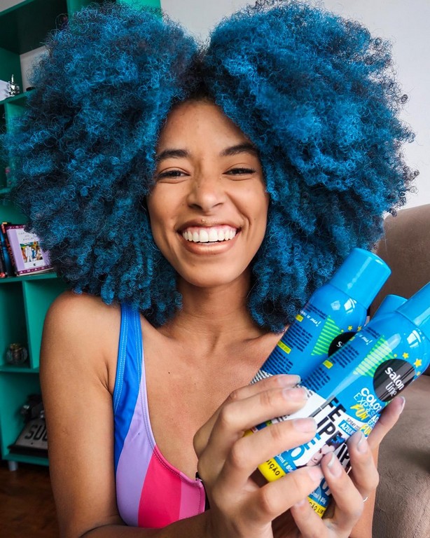 Desbotamento do Cabelo Azul: Causas e Soluções Eficazes