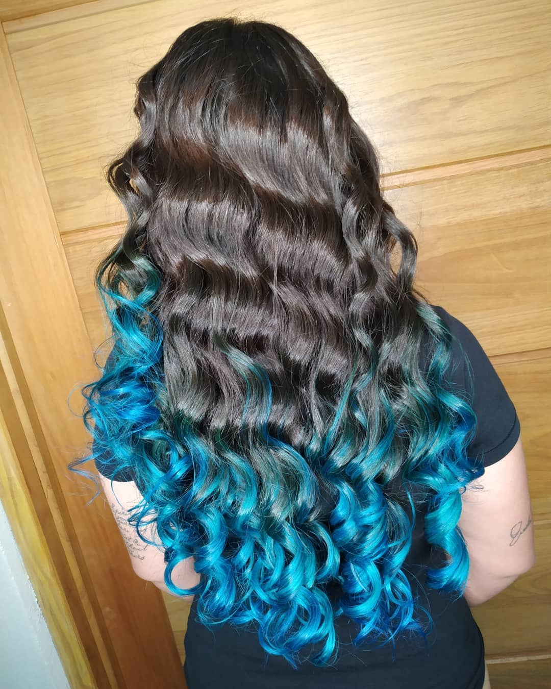 Cabelo Azul Cacheado: Dicas de Cuidado e Inspirações para Arrasar
