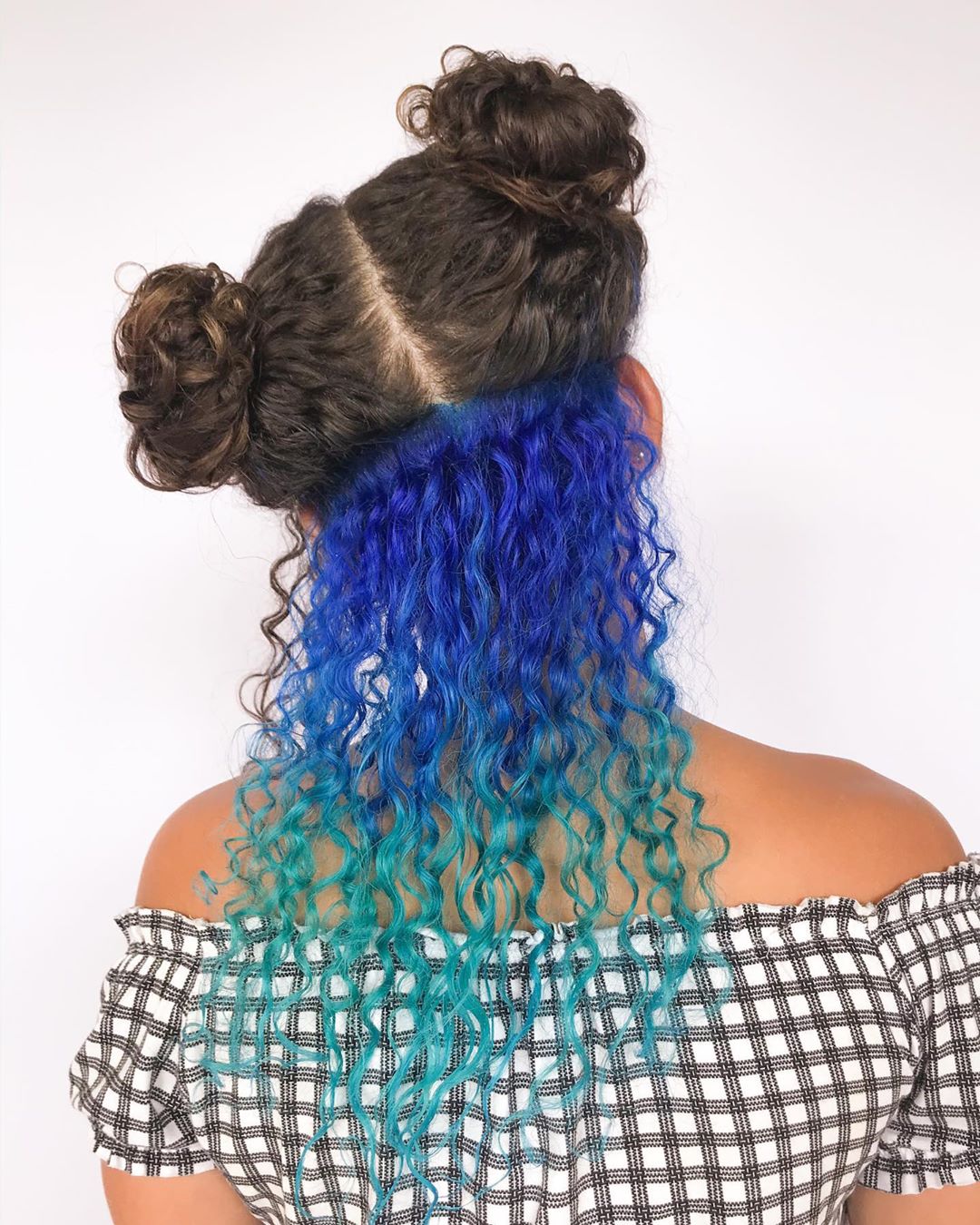 Cabelo Azul Cacheado: Dicas de Cuidado e Inspirações para Arrasar