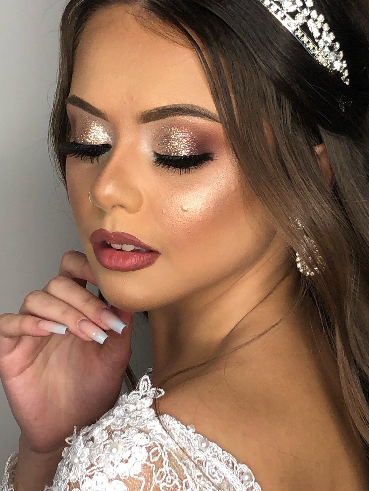 ideias de maquiagem para festa a noite com glitter