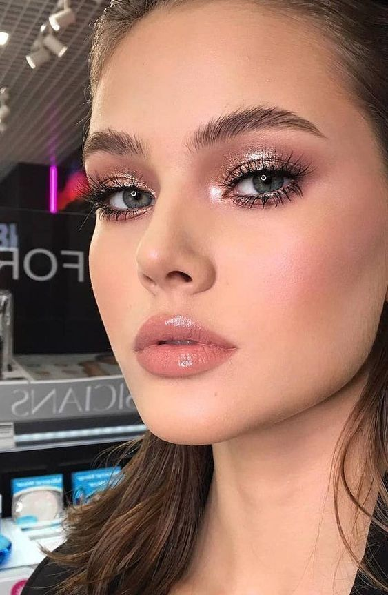 erros comuns ao fazer maquiagem para festa a noite