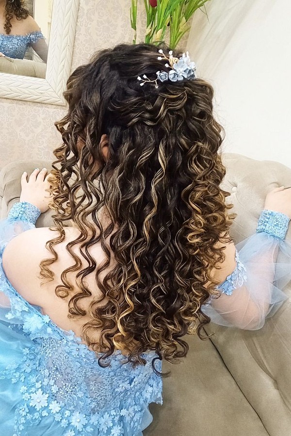penteados para festa cabelo cacheado
