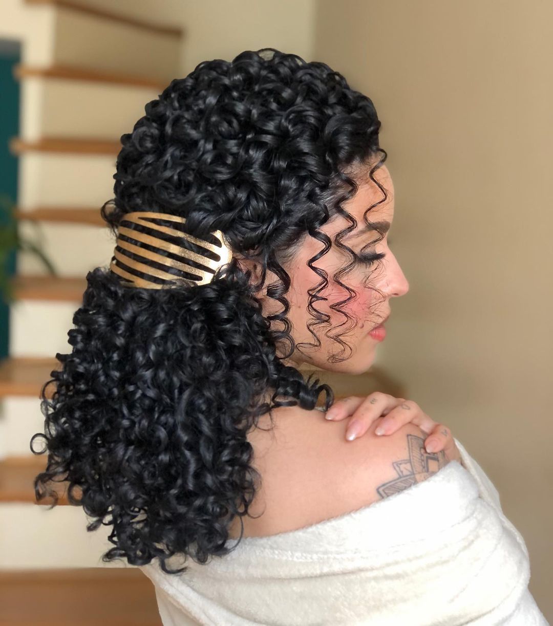 penteados com trança cabelo cacheado