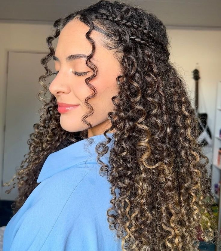 penteados com trança cabelo cacheado
