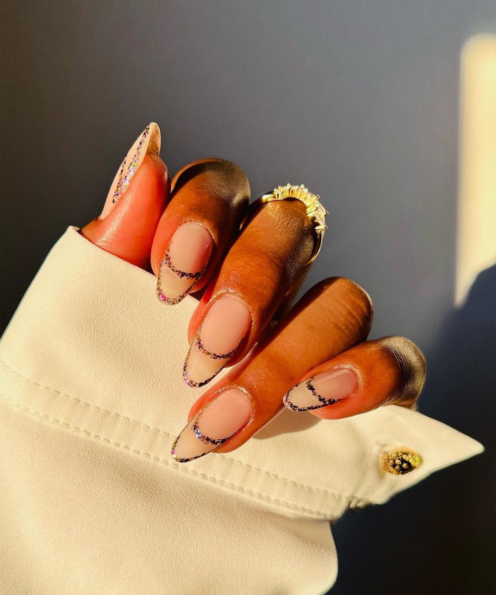 francesinha neon para unhas curtas carnaval