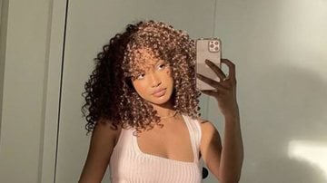 quanto custa cortar franja cacheada