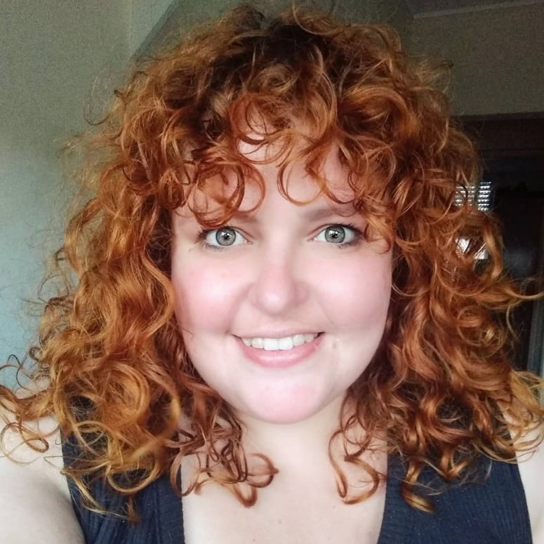 quanto custa cortar franja cacheada