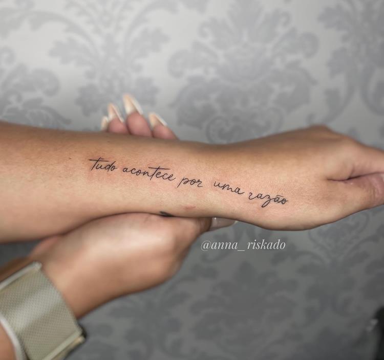 melhores frases para tatuagem masculina antebraço minimalista