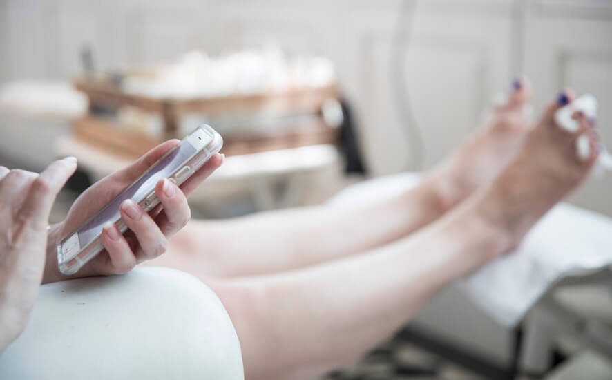 frases de autoestima versus frases divertidas para unhas