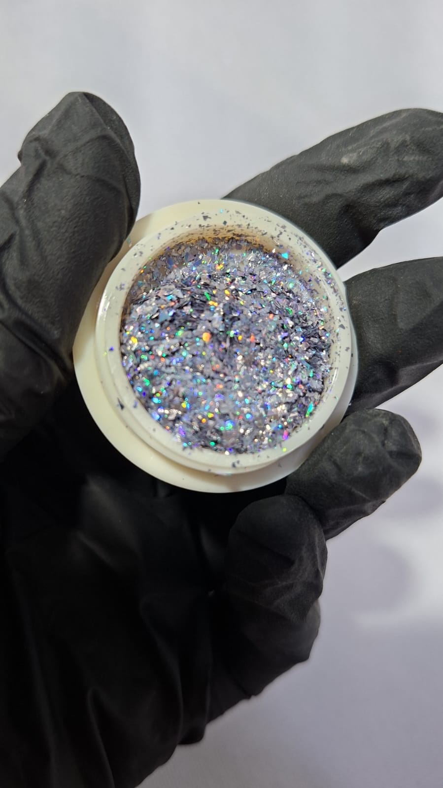 Transforme Suas Unhas: Dicas de Aplicação de Glitter Flocado Furta-cor