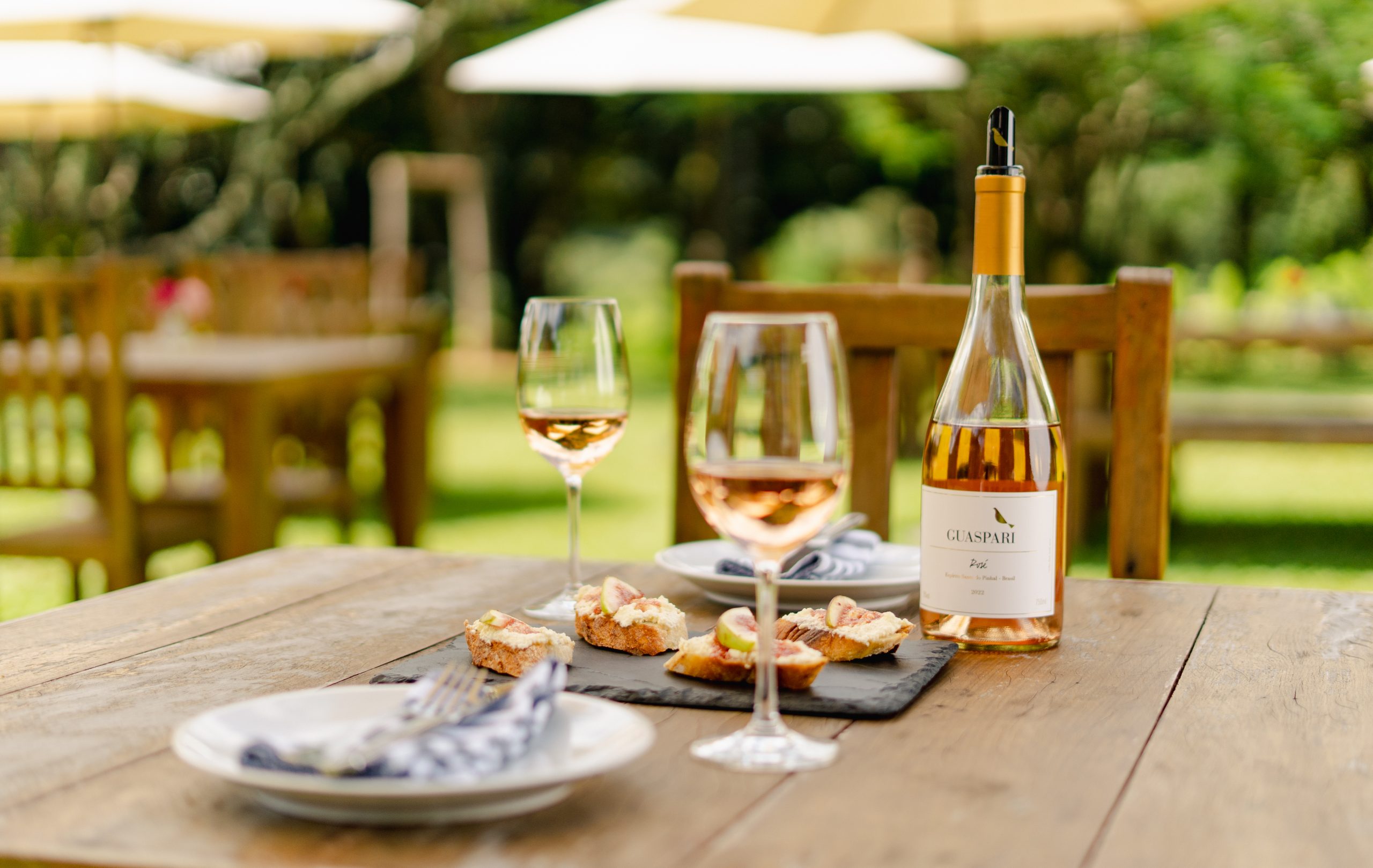 5 Ideias de Títulos:
1. Guia Completo: Como Harmonizar Vinhos com Qualquer Prato
2. Harmonização de Vinhos: Desvendando os Segredos para uma Experiência Gastronômica
3. Vinhos e Comidas: Um Guia Prático para Iniciantes
4. Harmonização por Contraste vs. Afinidade: Qual a Melhor Escolha?
5. Descubra o Vinho Perfeito para Cada Tipo de Sobremesa