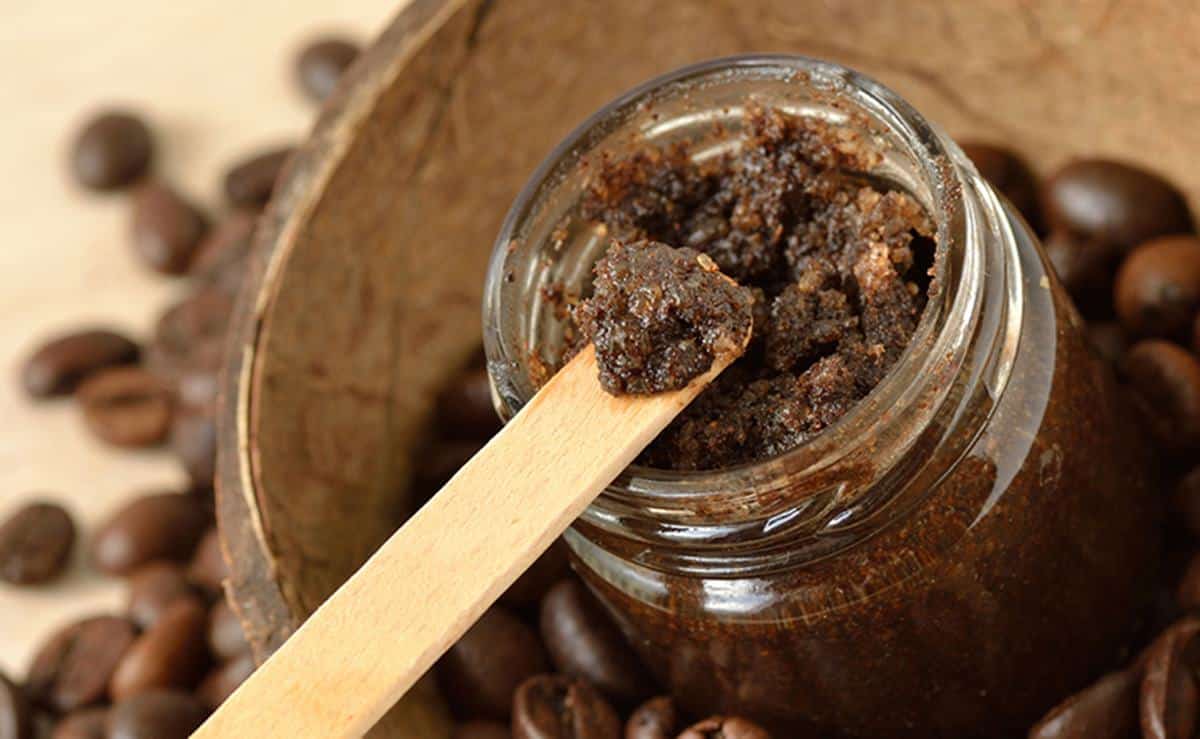 Café no Cabelo: Mitos e Verdades sobre o Crescimento Capilar; Receitas Extras: Hidratação de Café para Cabelos Secos e Danificados; Guia Completo: Como Fazer a Hidratação de Café Perfeita em Casa; Cafeína e Cabelo: Entenda a Ciência por Trás dos Benefícios; Hidratação de Café para Cachos: Definição e Frizz Controlado