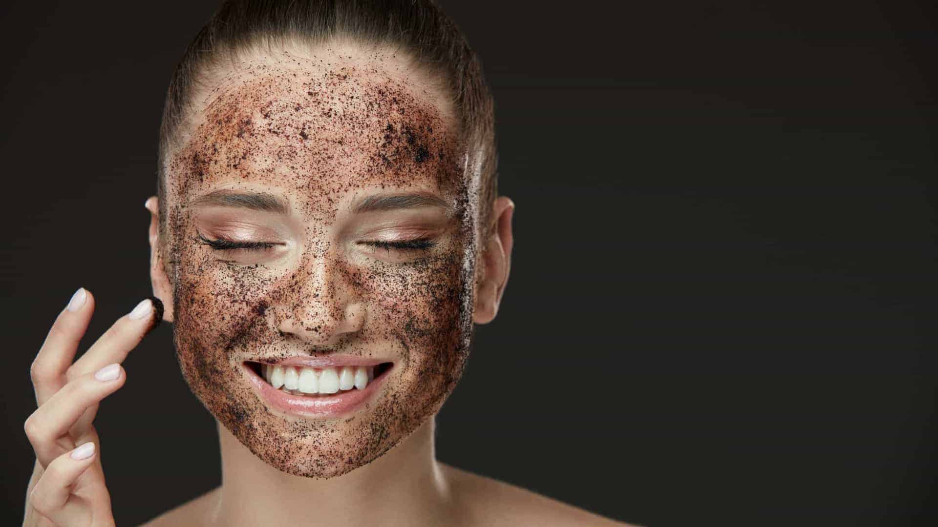 Café na Rotina de Skincare: Mitos e Verdades da Esfoliação