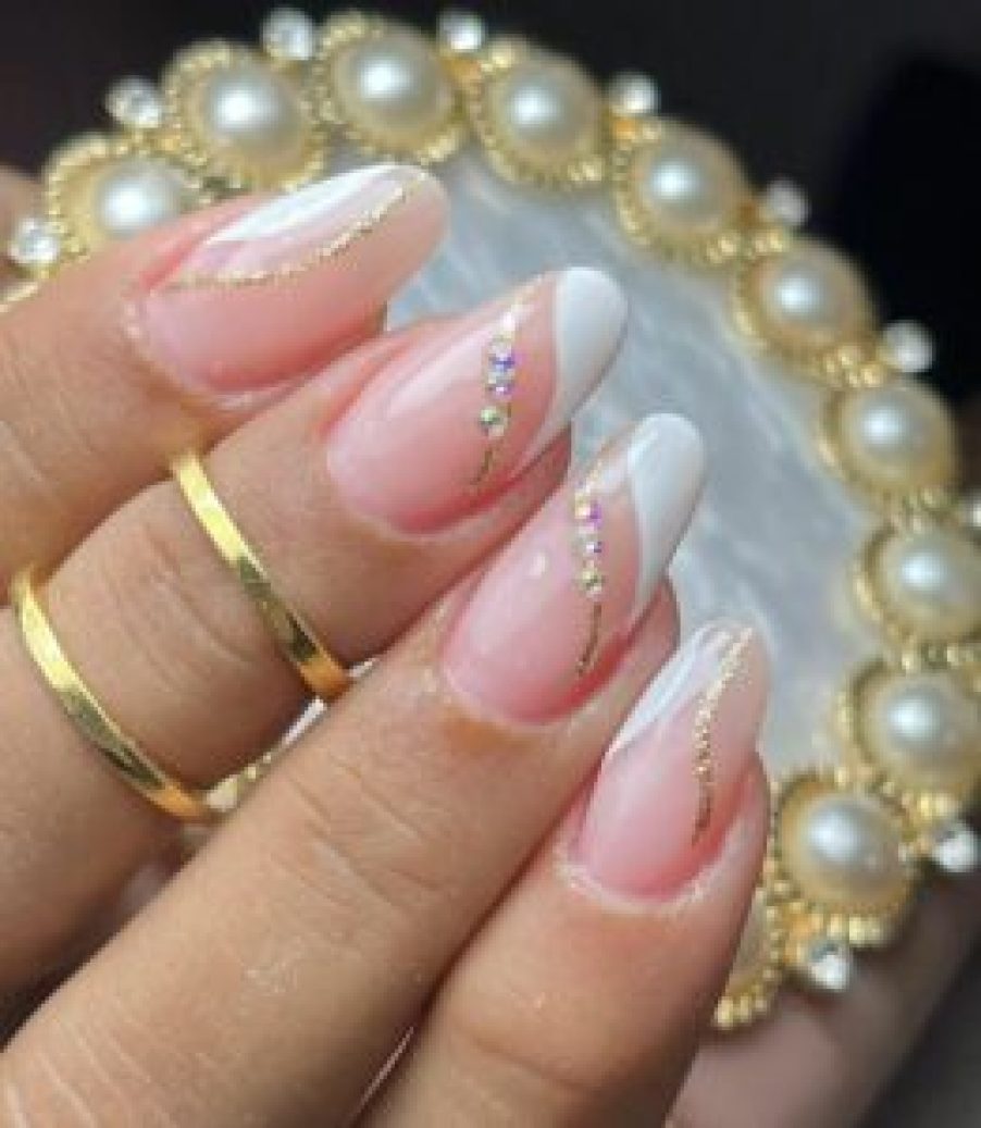 decoração unha amendoada verde oliva