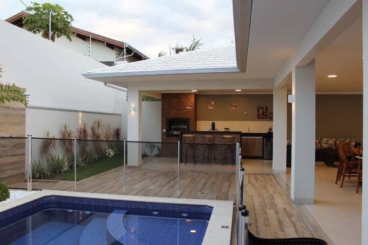 ideias de decoração para quintal com piscina