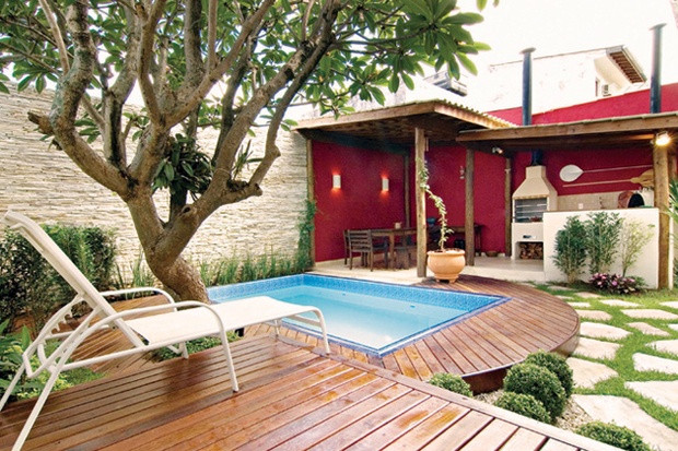 como fazer um quintal com piscina e churrasqueira