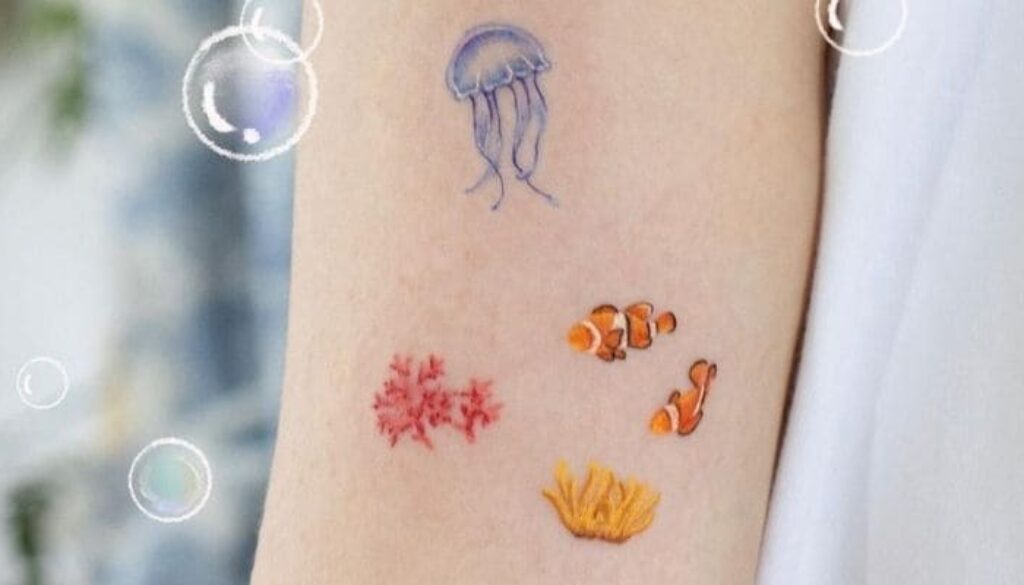 tatuagem minimalista orelha