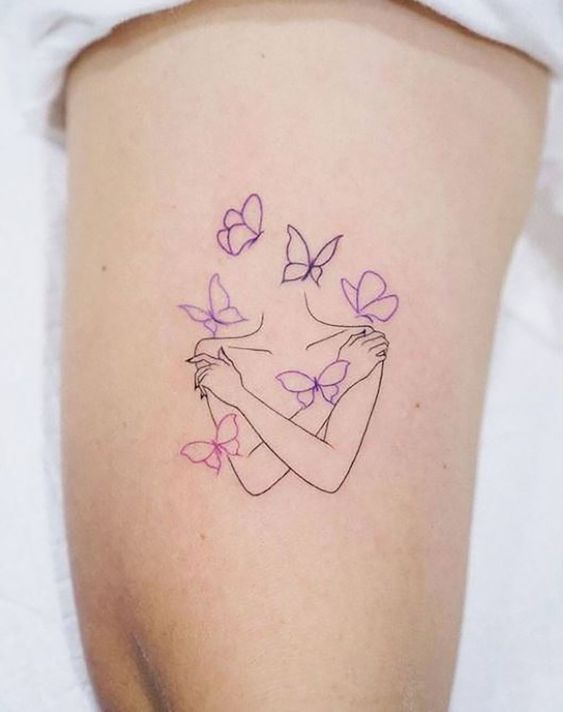 tatuagem minimalista avião de papel