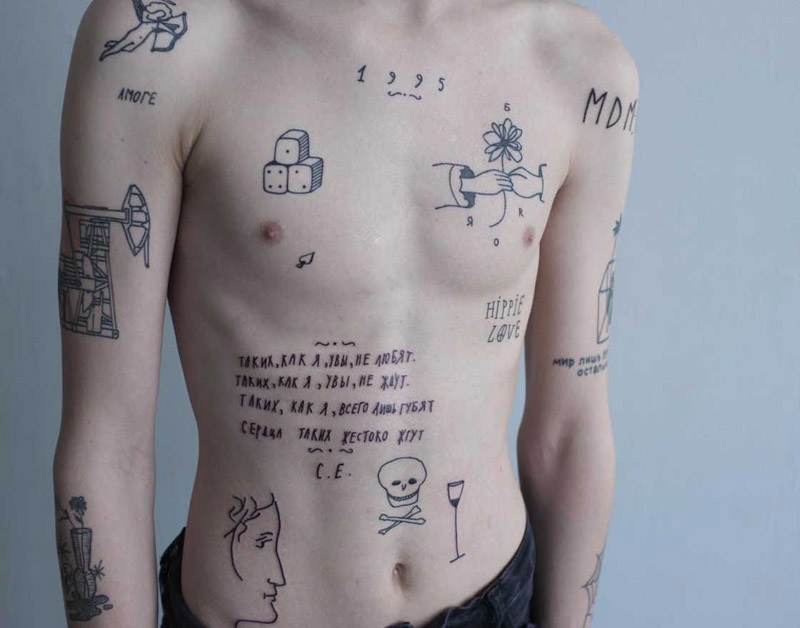 tatuagem minimalista data