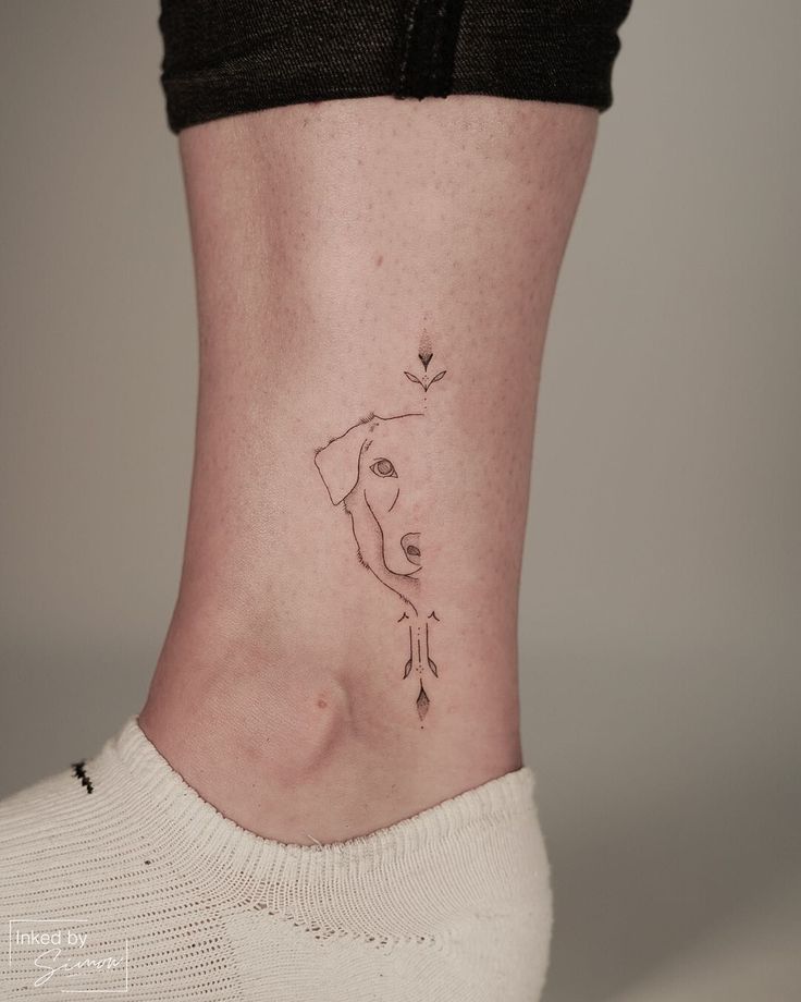 tatuagem minimalista braço