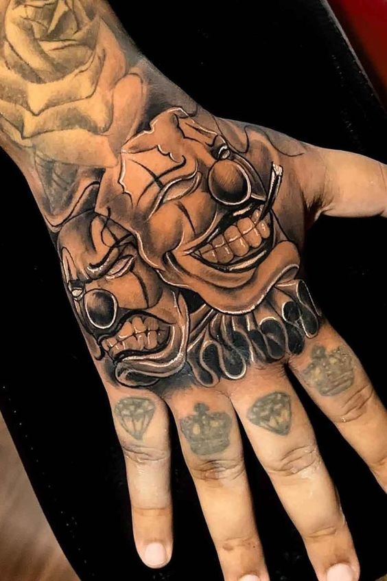 ideias de tatuagem na mão para mulheres