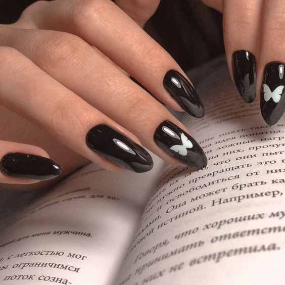 ideias de unhas pretas com glitter para festa