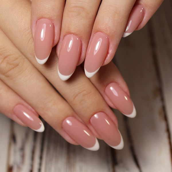 ideias de unhas amendoadas decoradas para casamento