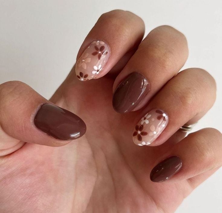 unhas curtas com esmalte bordô