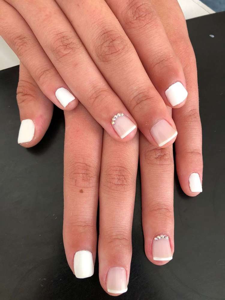 unhas curtas com francesinha fina