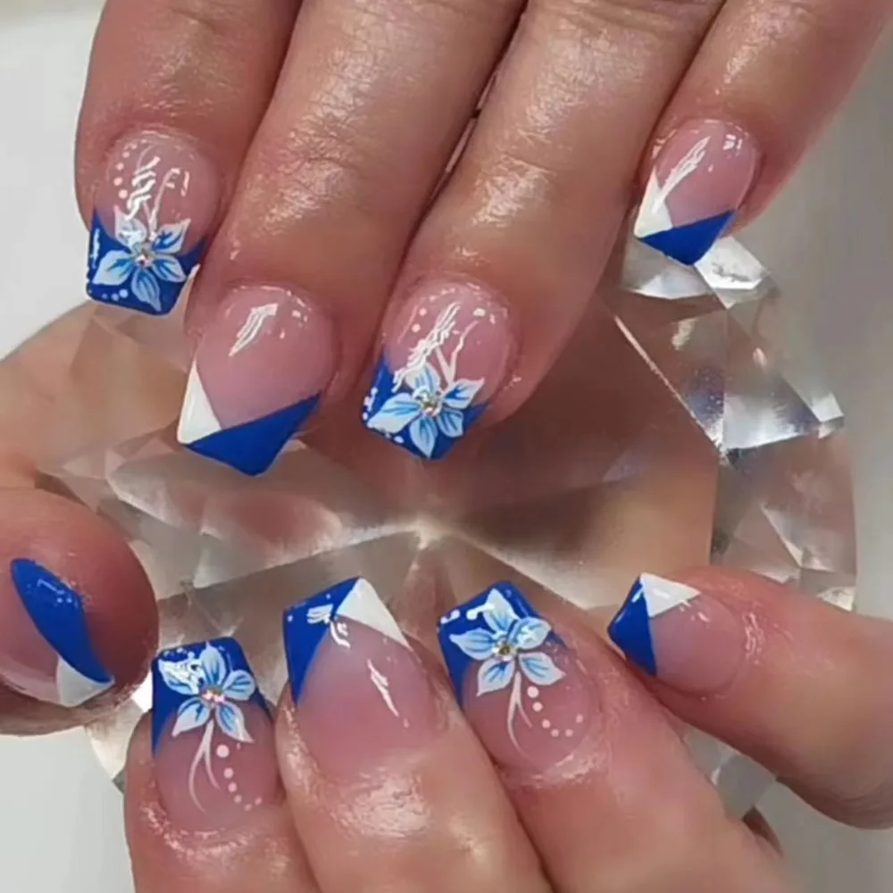 ideias de unhas de fibra azul decoradas com glitter