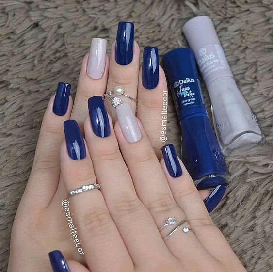 ideias de unhas de fibra azul decoradas com glitter