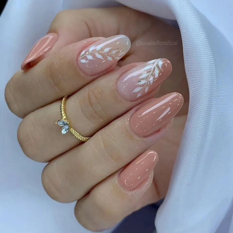 Unhas em gel estilo 