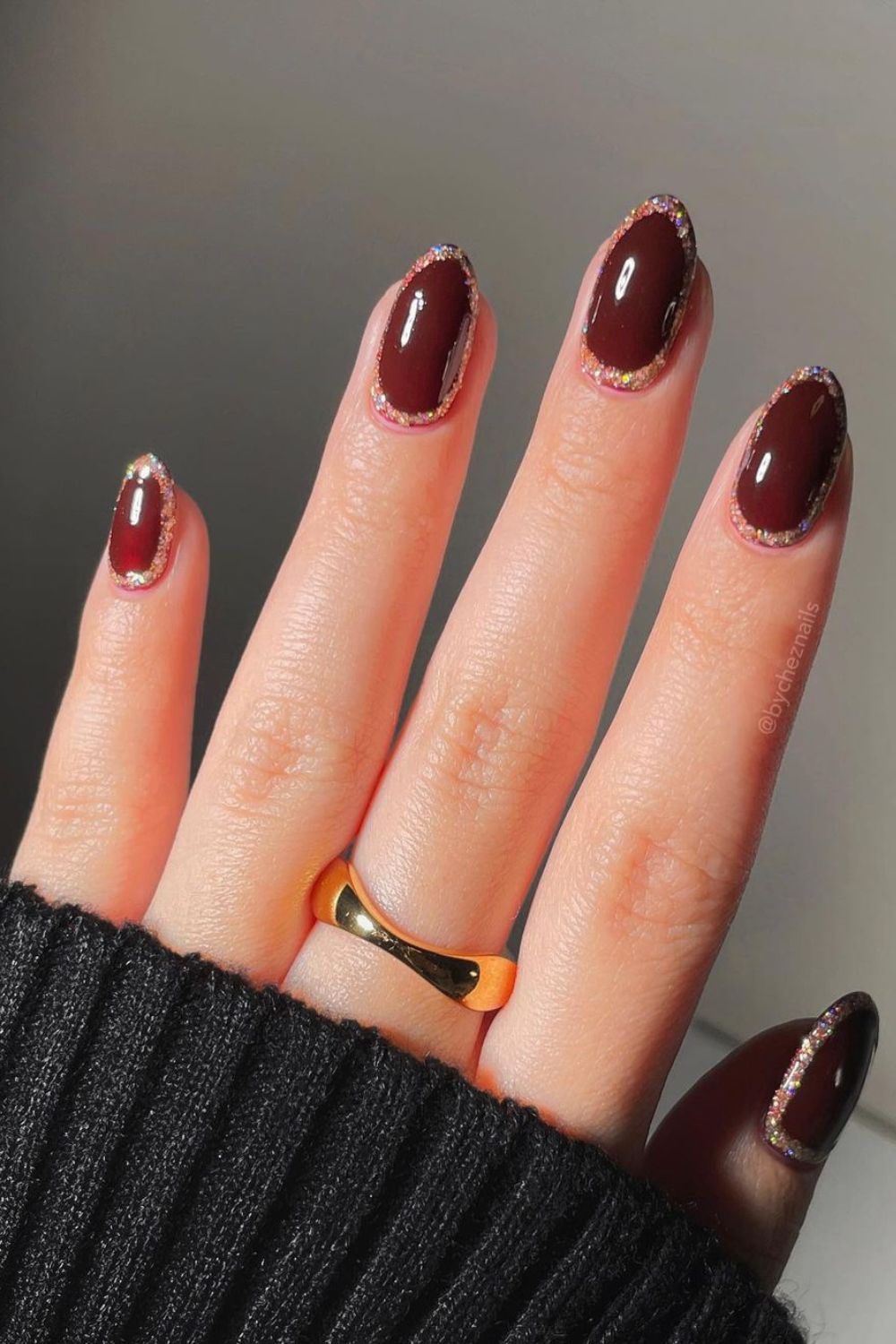 unha marrom escuro ou vinho qual mais elegante