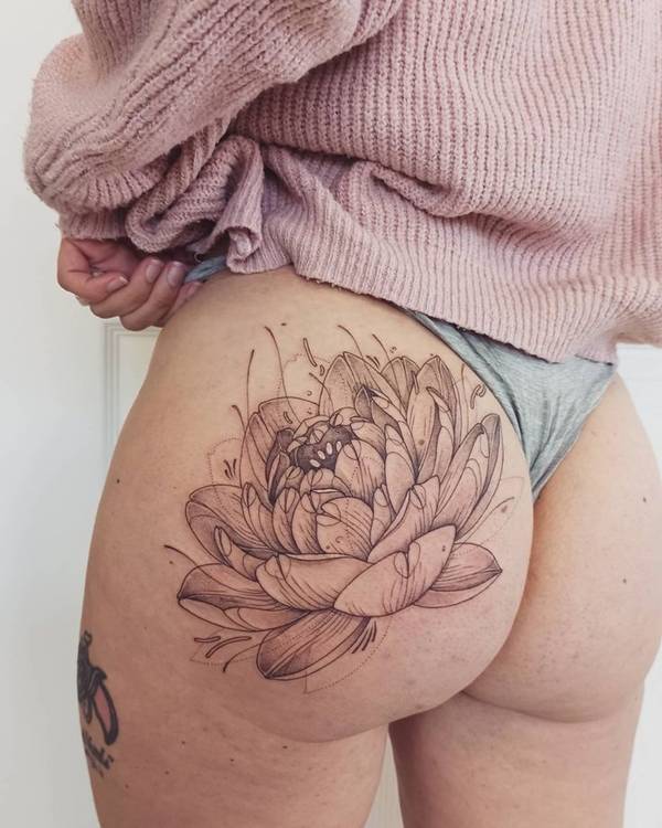 quanto custa tatuagem bumbum feminina delicada