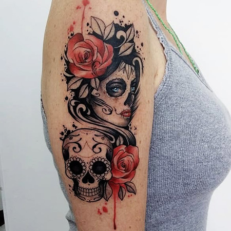 ideias tatuagem catrina feminina com flores