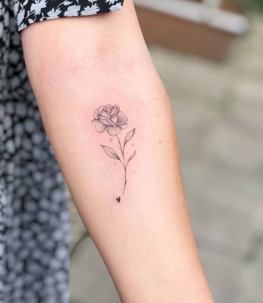 tatuagem fine line ou pontilhismo para braço feminino