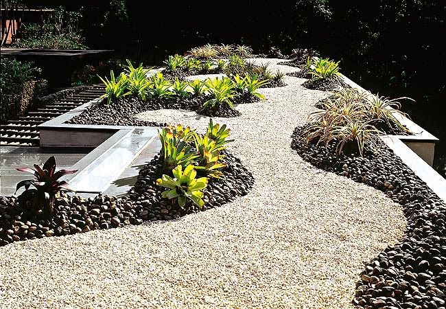 Design de caminhos curvos para o seu jardim Feng Shui