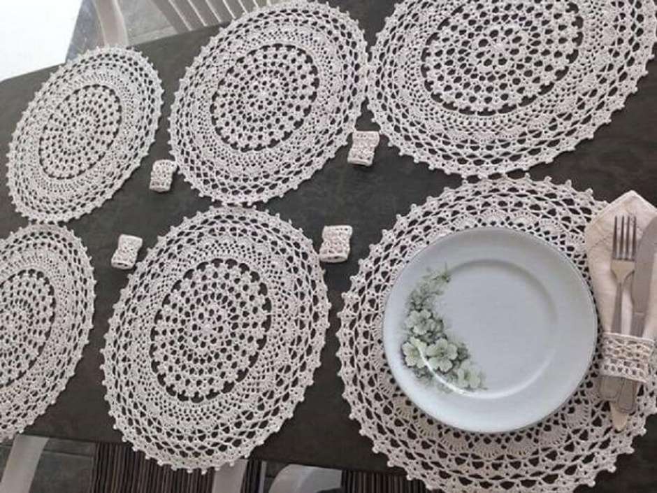 Decoração de Mesa Posta com Peças de Crochê: Tendências e Dicas