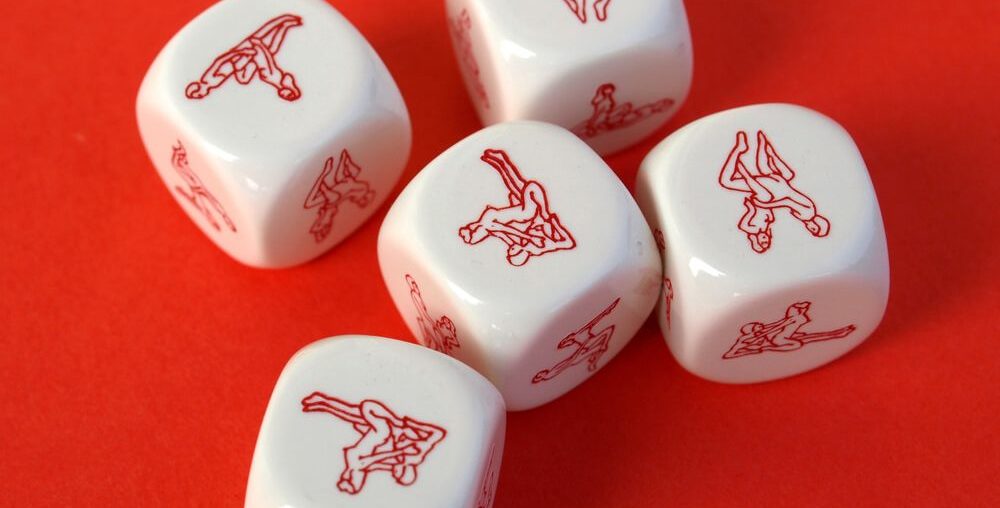 Dicas para usar jogos de cartas e perguntas para apimentar a relação